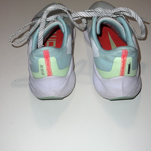 Nike Women’s Air Zoom WinFlo 7 in Glacier Ice, size 5 - Picture 7 of 12